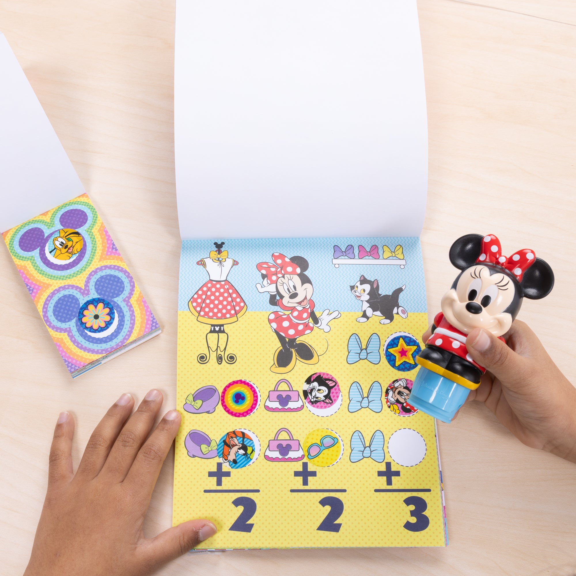 Sticker WOW!? Disney Minnie Mouse Bundle: Activity Pad & Sticker Stamper + Mini Activity Pad and 200 Refill Stickers - Image 8