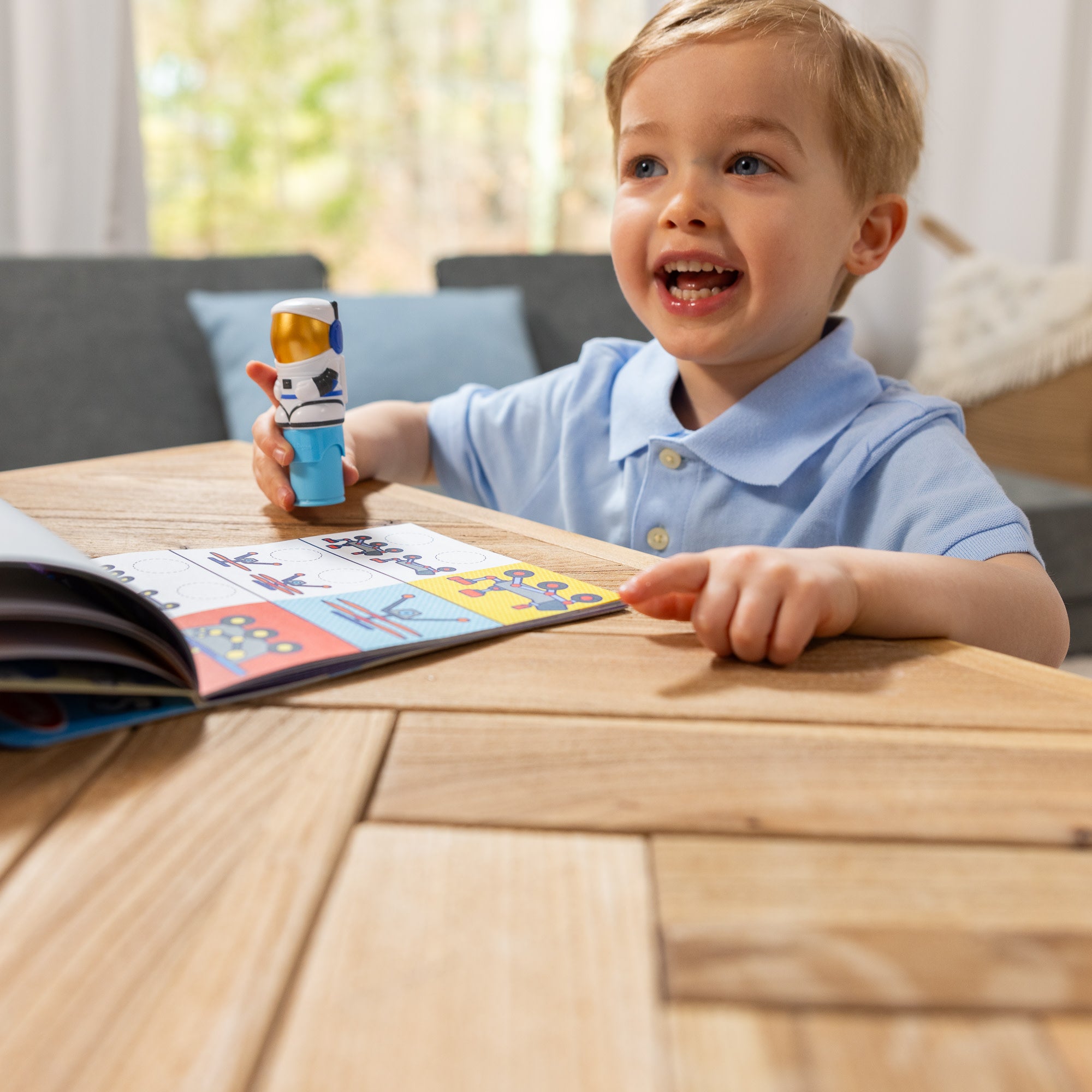 Sticker WOW!? Activity Pad & Sticker Stamper - Astronaut - Image 2