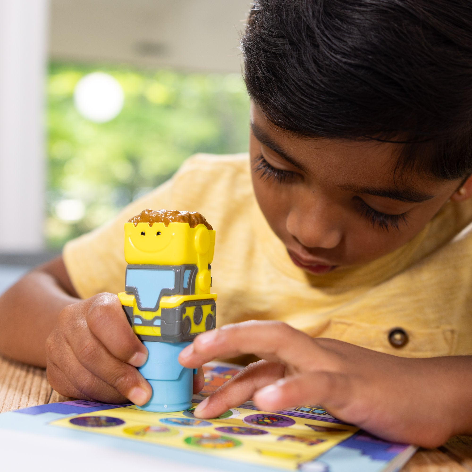 Sticker WOW!? Bulldozer Bundle: Activity Pad & Sticker Stamper + Mini Activity Pad and 200 Refill Stickers - Image 6