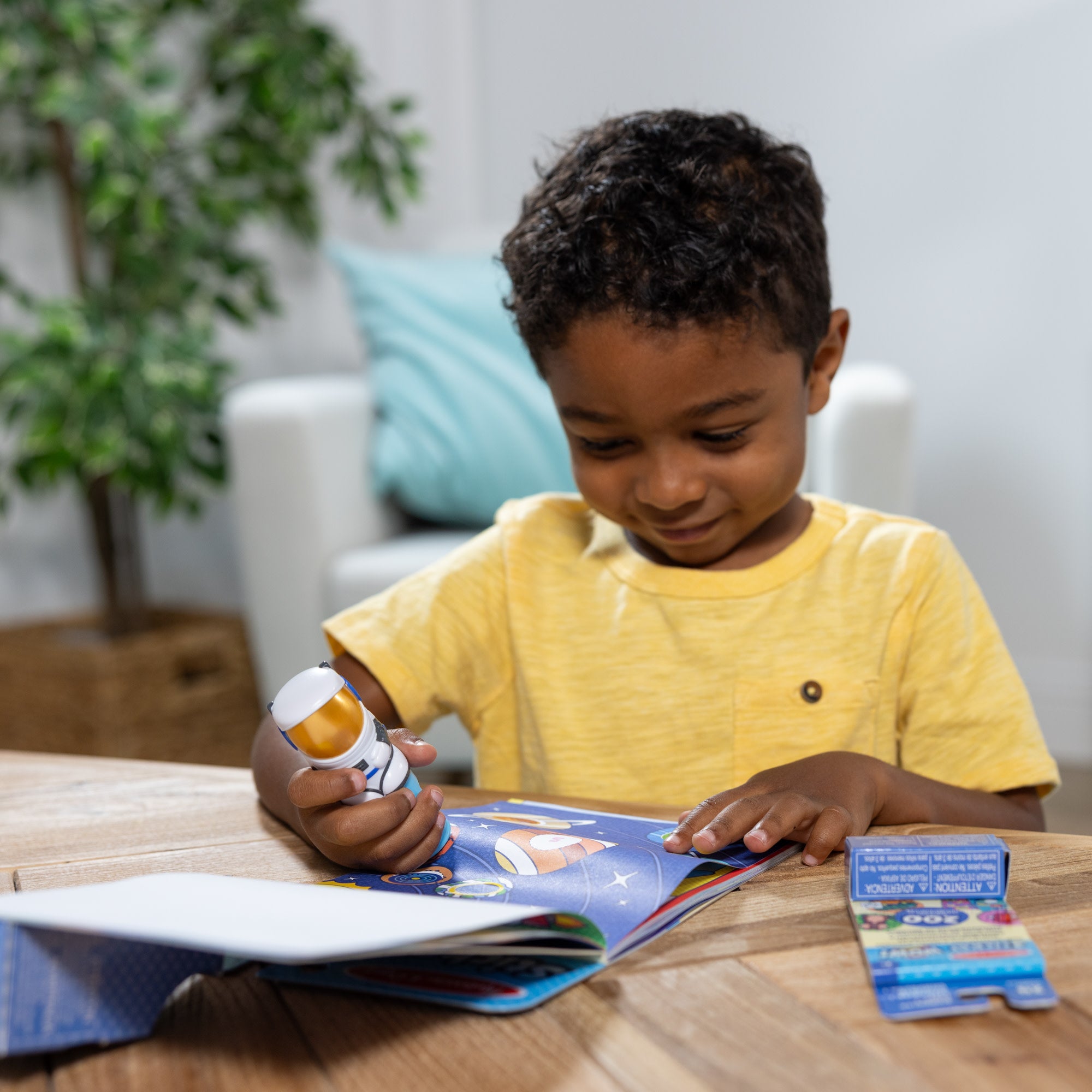 Sticker WOW!? Astronaut Bundle: Activity Pad & Sticker Stamper + Mini Activity Pad and 200 Refill Stickers - Image 5