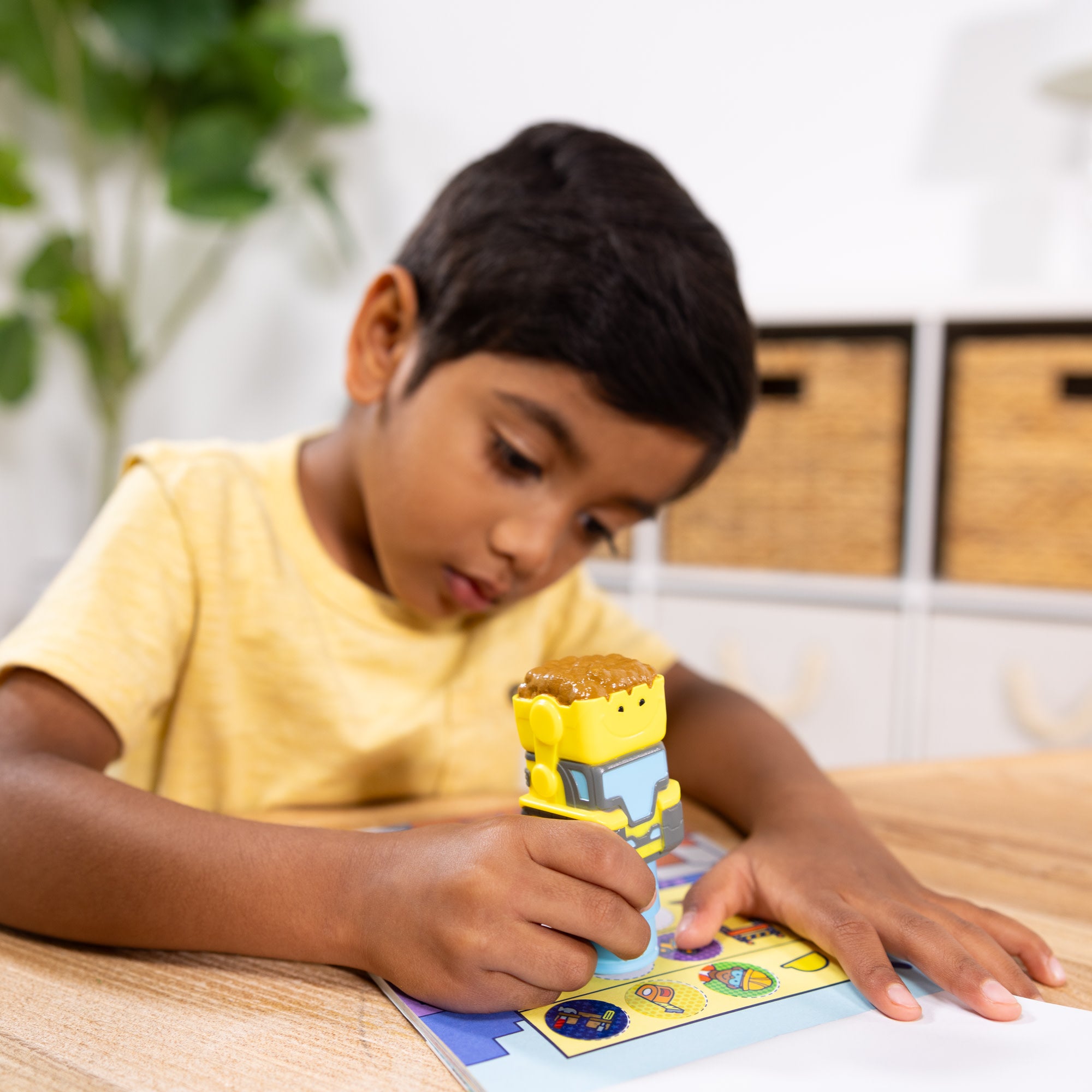 Sticker WOW!? Bulldozer Bundle: Activity Pad & Sticker Stamper + Mini Activity Pad and 200 Refill Stickers - Image 8
