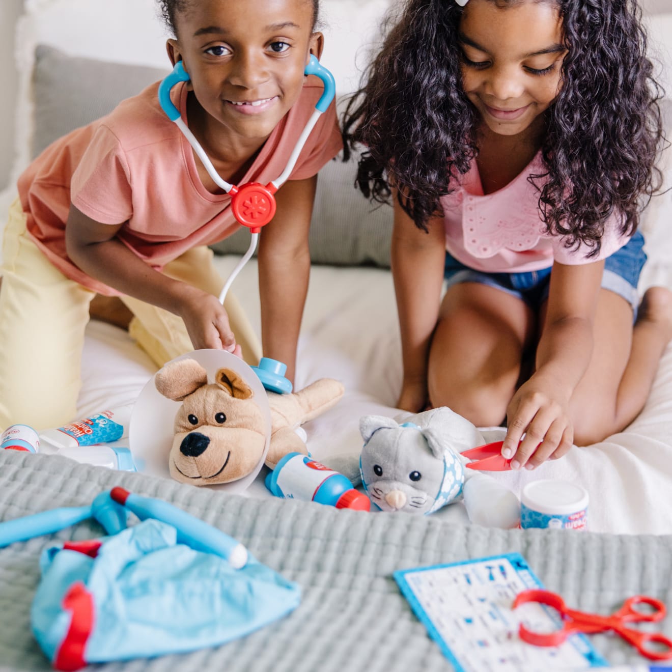 Examine & Treat Pet Vet Play Set - Image 2