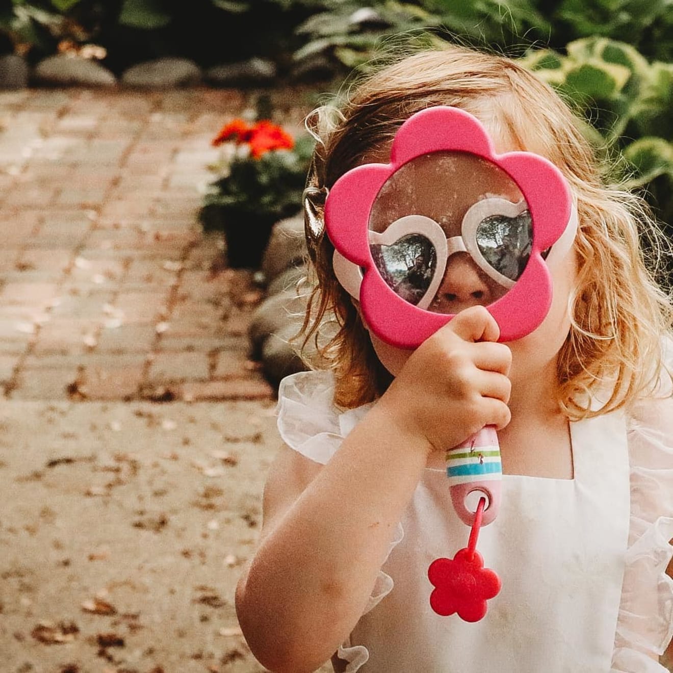 Pretty Petals Magnifier - Image 7
