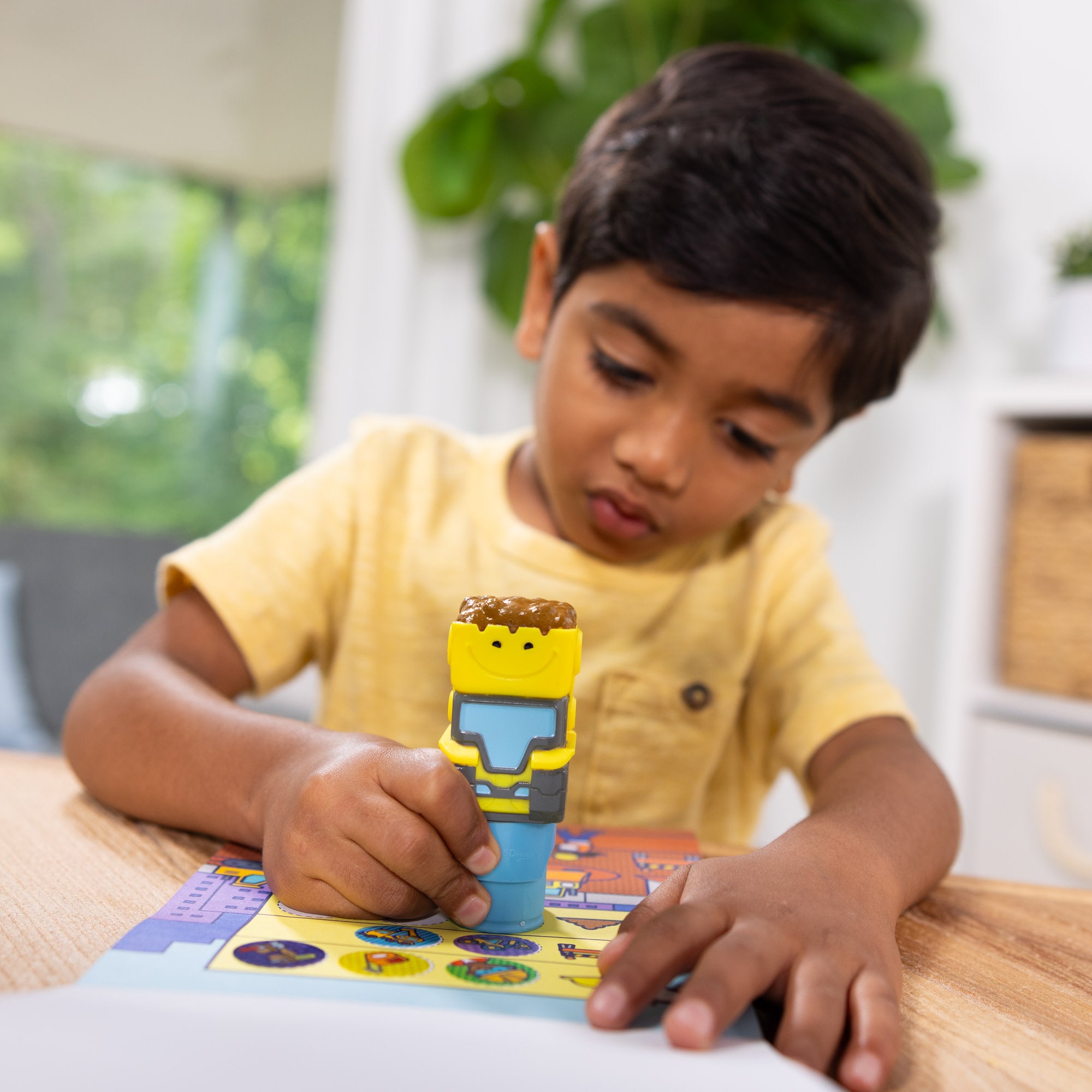 Sticker WOW!? Bulldozer Bundle: Activity Pad & Sticker Stamper + Mini Activity Pad and 200 Refill Stickers - Image 7
