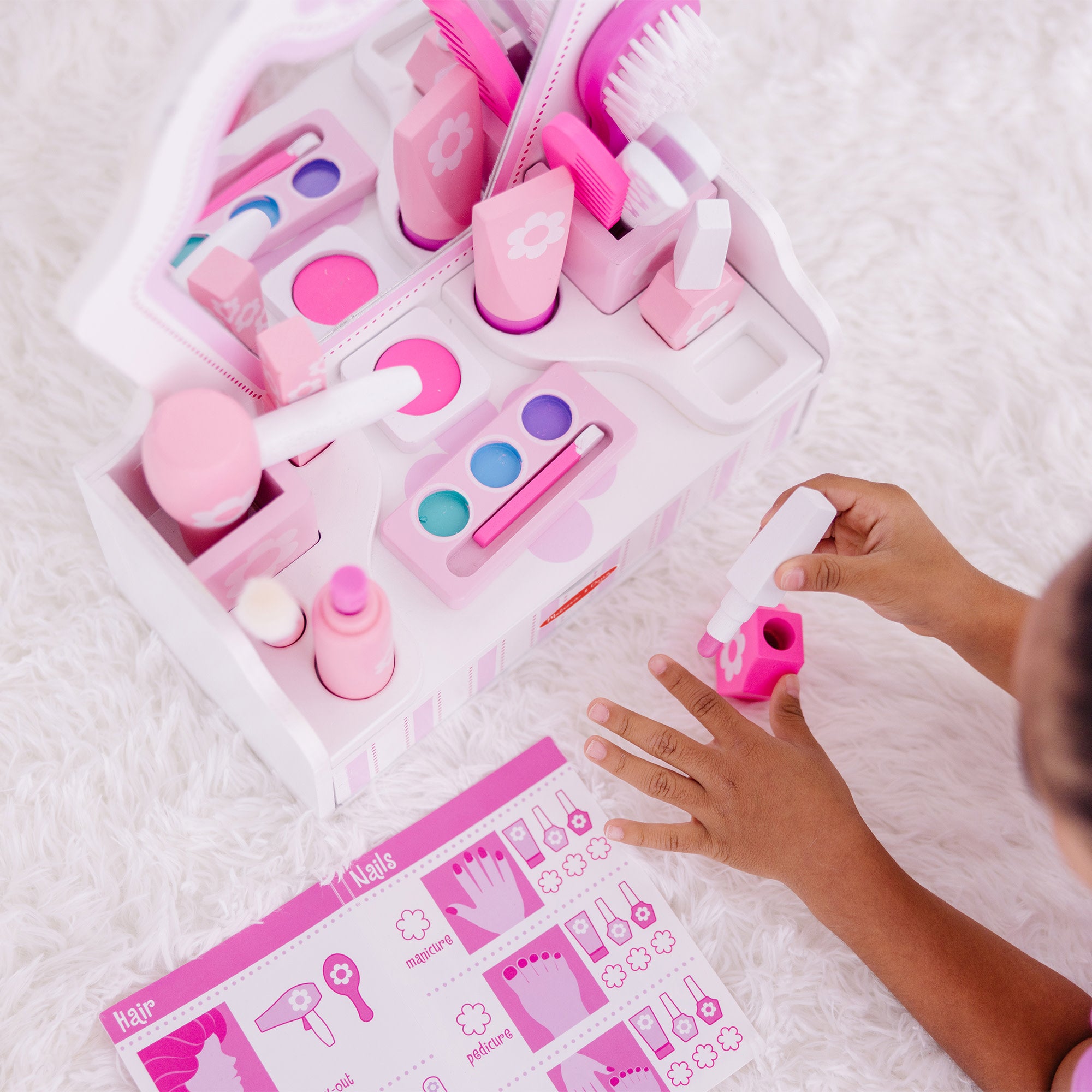 Wooden Beauty Salon Play Set - Image 2