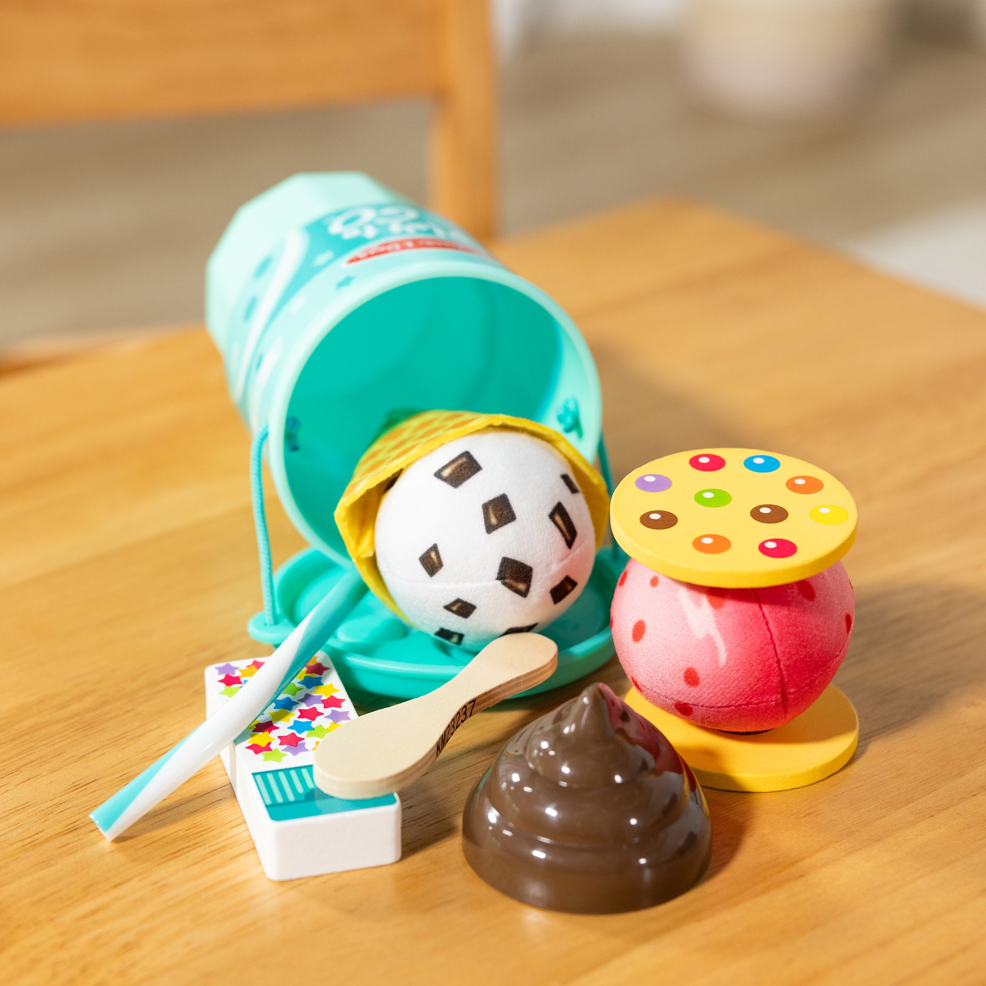 Play to Go Ice Cream Play Set - Image 8